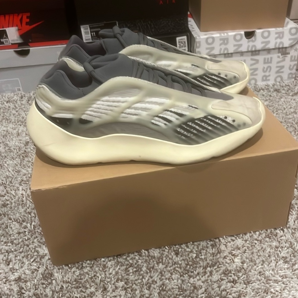 yeezy 700